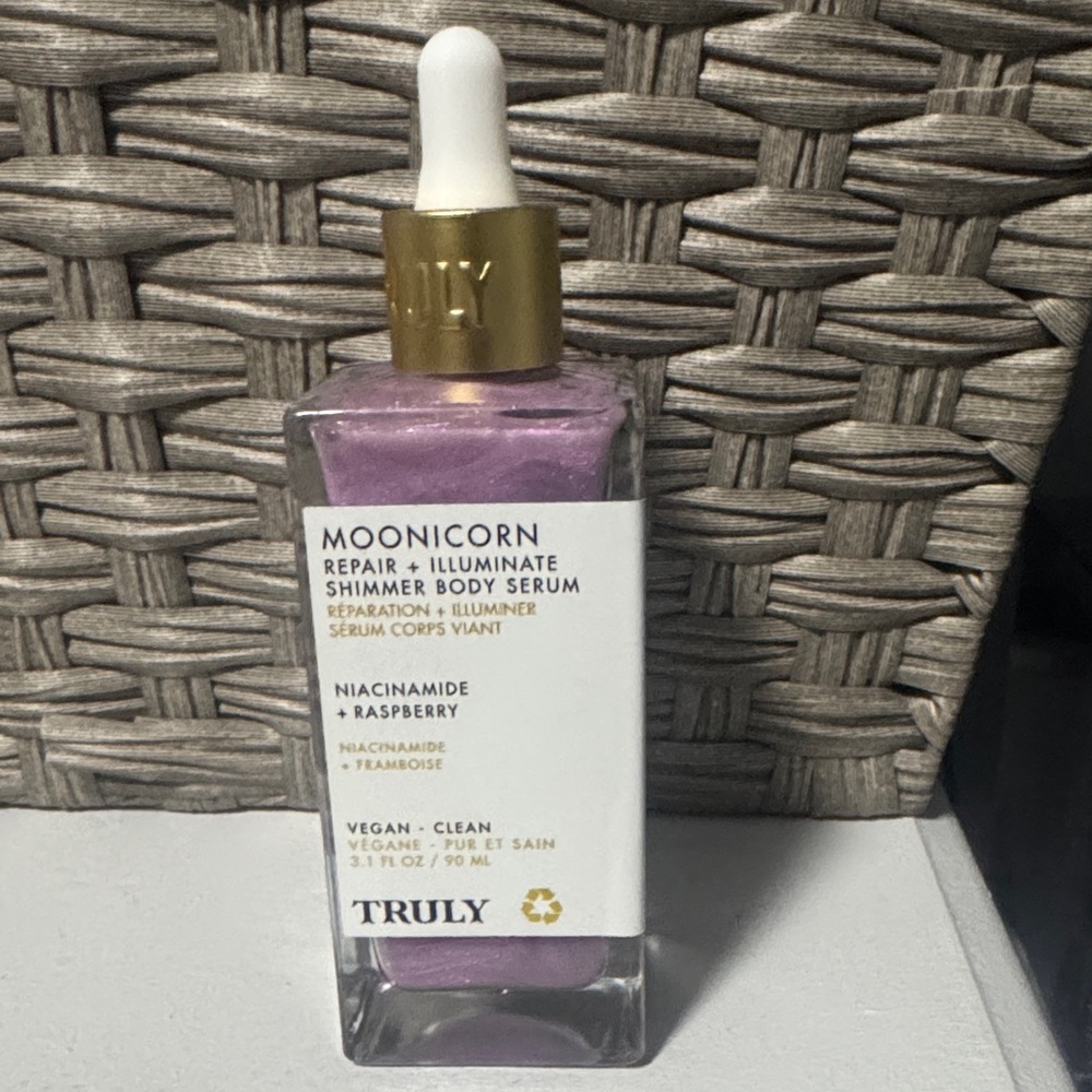 TRULY Moonicorn Shimmer Body Serum - Lavender